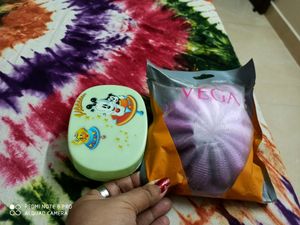 New Vega Bath Sponge With 1 Cartoon Soap Case