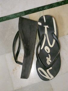 Amezing Footwear 🖤