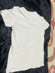 White T-shirt With Round Neck