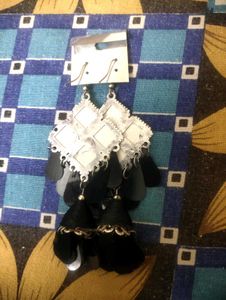 Elegant Gold Tone Drop Earrings and black beautifu