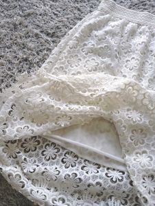 Daisy Lace Design skirt