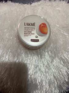 🧴Lakme Peach Milk Moisturiser 🧴