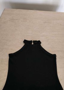 Hot black sleeveless top