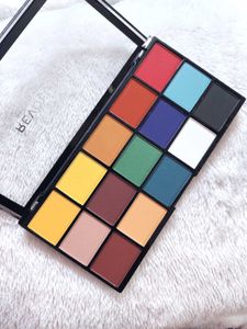 Revolution Reloaded Marvellous Mattes eyeshadow pa