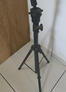 Wig Stand Tripod