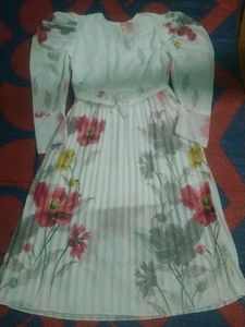 1 pic beutiful gown