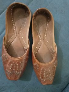 Butterfly Design Punjabi Jutti