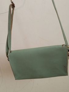Hand Bag, Pars