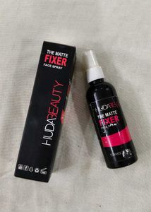 Huda beauty makeup fixer spray