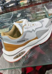 New Fashionable Footwear