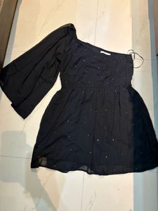 Chic Black One-Shoulder Dress