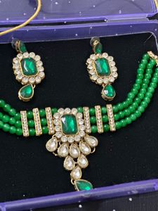 Green Necklace Set( BRAND NEW )