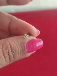 20 K Gold Single  Stone Nosepin Wth Screw