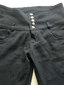 Black 🖤 High-Waisted Button Jeans