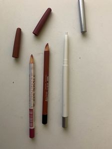Maybelline Fit Me, Blue Heaven Foundations, One Beauty Blender,( Free 2 Lipliner and 1 White Kajal)