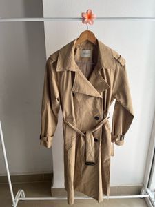 CLASSIC BEIGE TRENCH COAT