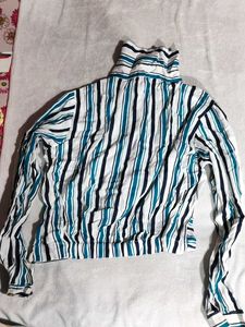 Crop Wraped Striped Shirt .