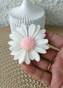Daisy Flower candle 🎀
