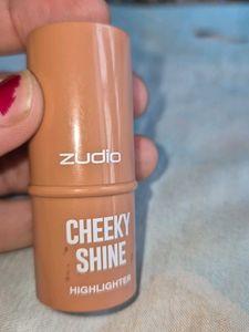 Cheeky Shine Highlighter Gold