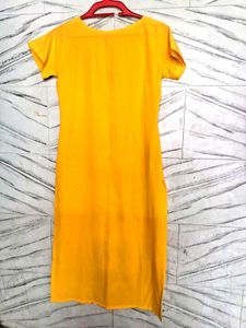 Women Crepe Front Slit Floral Kurti