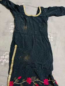 Suit with circle plazo