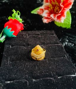 Gold &amp; Diamond Leaf Pendant