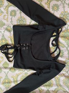 Chic Black Long Sleeve Crop Top