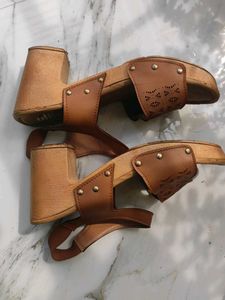 Tan Block Heels.👠