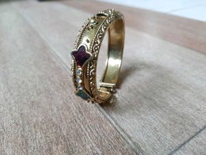Enamel Detail Gold Bangle