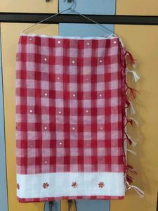 Red &amp; White Checkered Saree(2 Blouse Pieces)