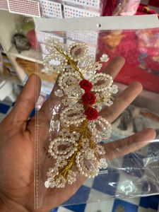 Elegant Tiyara With Red Rose Flowers In Centre