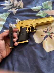 Heavy Golden Desert Eagle Toy