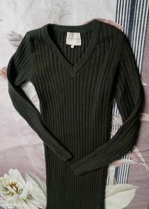 Desires international Ribbed v-neck Midi Dress