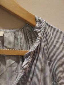 H&amp;M BEAUTIFUL TOP WITH RUFFLE AT NECK