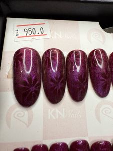 (New) Purple Cateye Flower Press-On Nails