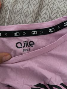 xs size Cute Graphic Tee