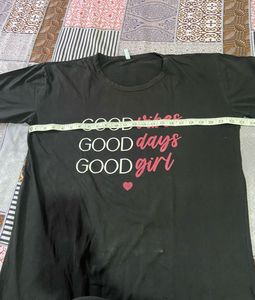 🖤Stylish Pre-Loved T-Shirt – Great Condition! 🖤