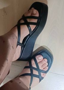 Chic Black wedges