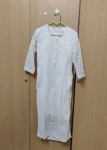 White Embroidered Kurta XS with sewn cotton lining