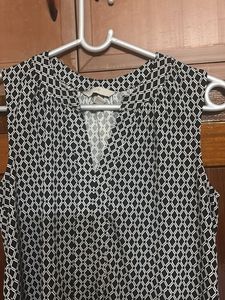 Black &amp; White Sleeveless Top