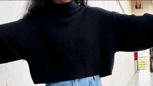 Comfy Black Turtleneck Sweater/Jumper