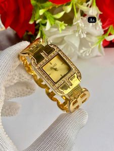 VERSACE &amp; GUCCI MIX BRANDED WOMEN WATCHES @SALE