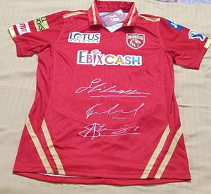 New Unused Punjab Kings Signed Official Cricket Merchandise - Red T Shirt (Tag Attached But No Price Mentioned So Selling As Like New) Size- L