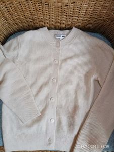 uniqlo beige light weight cardigan S-M