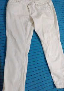 Play with UMM White Jeans