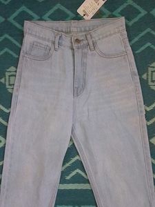 Moms Fit Blue Jeans