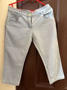 Light Blue capri Jeans