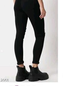 y2k black grunge skinny jeans 🕸️ ( ripped knee )