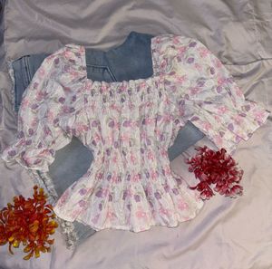 Floral Puff Sleeve Smocked Top.BRAND NEW