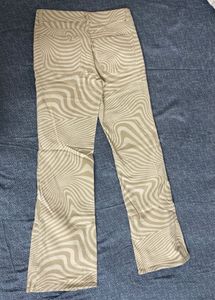 H&amp;M low waisted flared jeans very good condition
